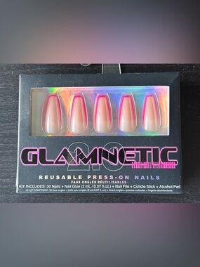 Glamnetic Light Beam Press-on nails